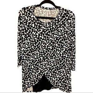 Motherhood Black White Floral 3/4 Sleeve Scoop Neck Maternity Nursing Top 4660